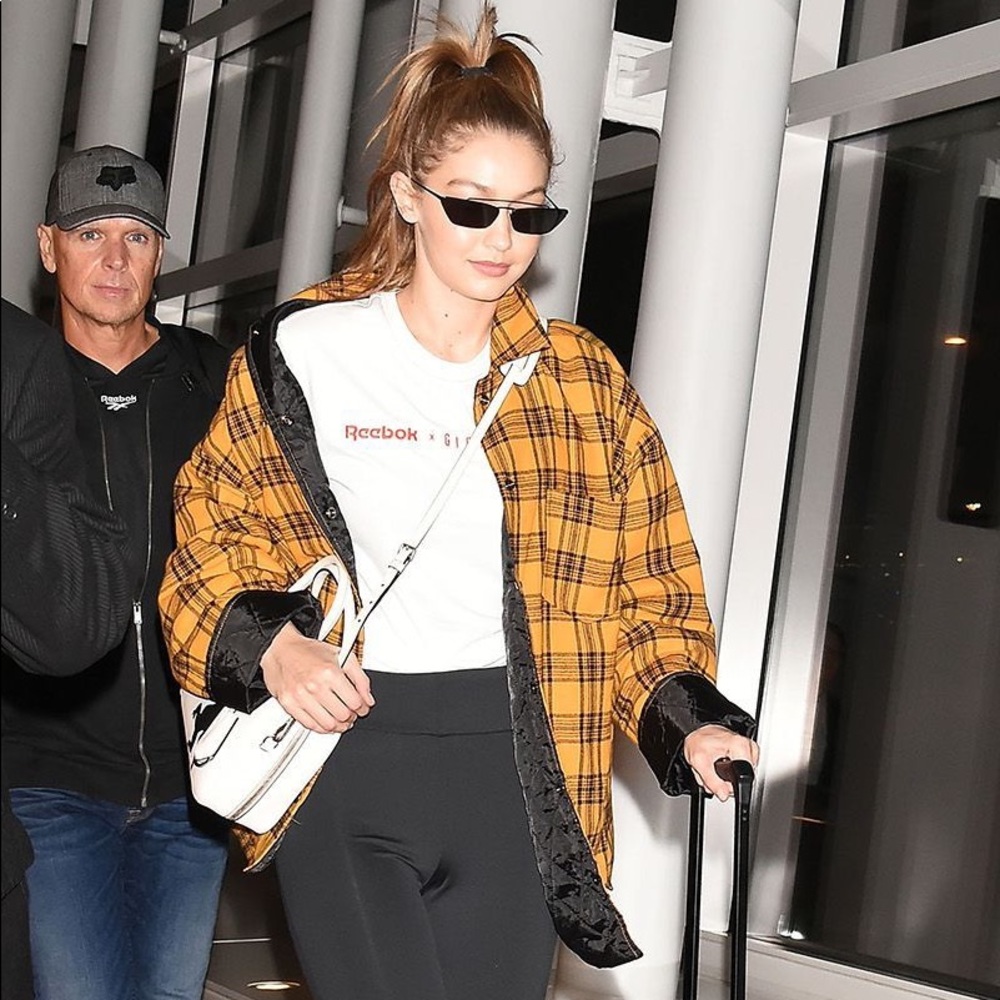 AUTHENTIC NEW Prada sunglasses brand new so chic